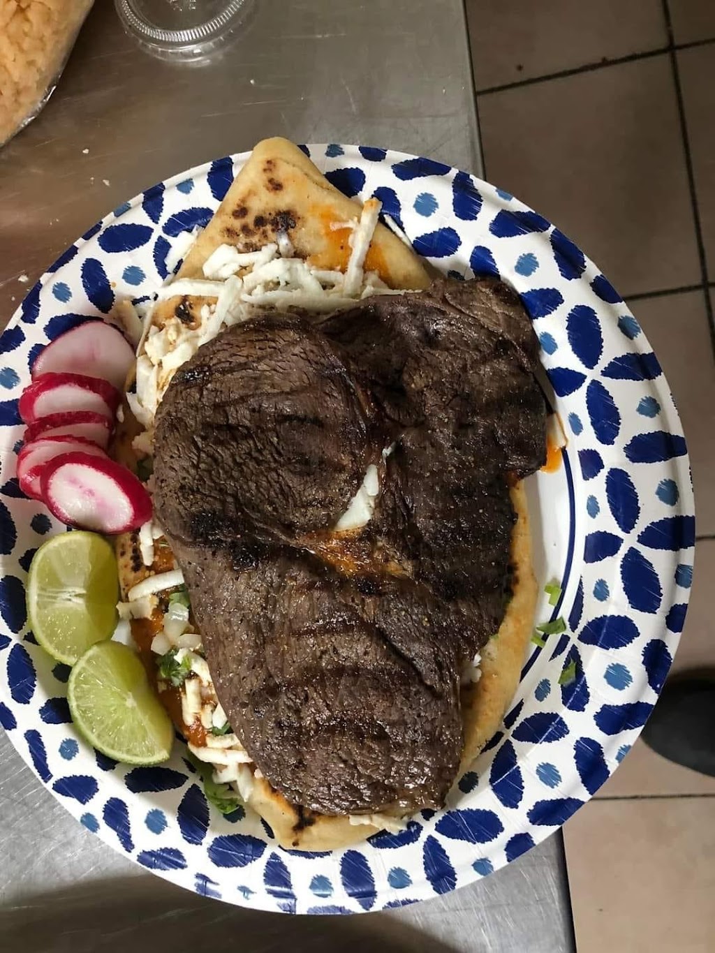 Genesis Leal Restaurant | restaurant | 3220 San Bernardo Ave, Laredo, TX 78040, USA | 9565682052 OR +1 956-568-2052