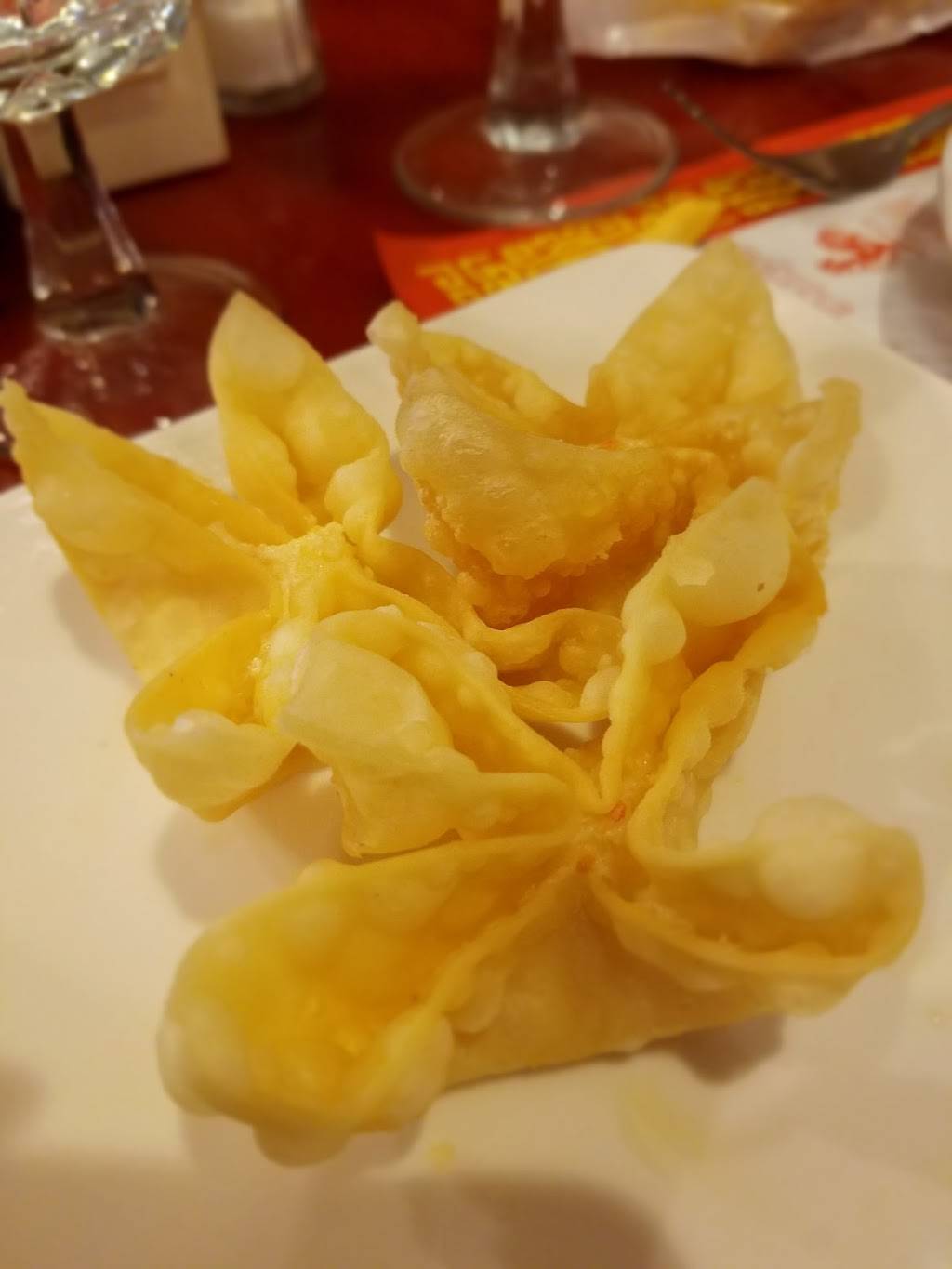 Main Moon | restaurant | 11 College St # H, South Hadley, MA 01075, USA | 4135338839 OR +1 413-533-8839