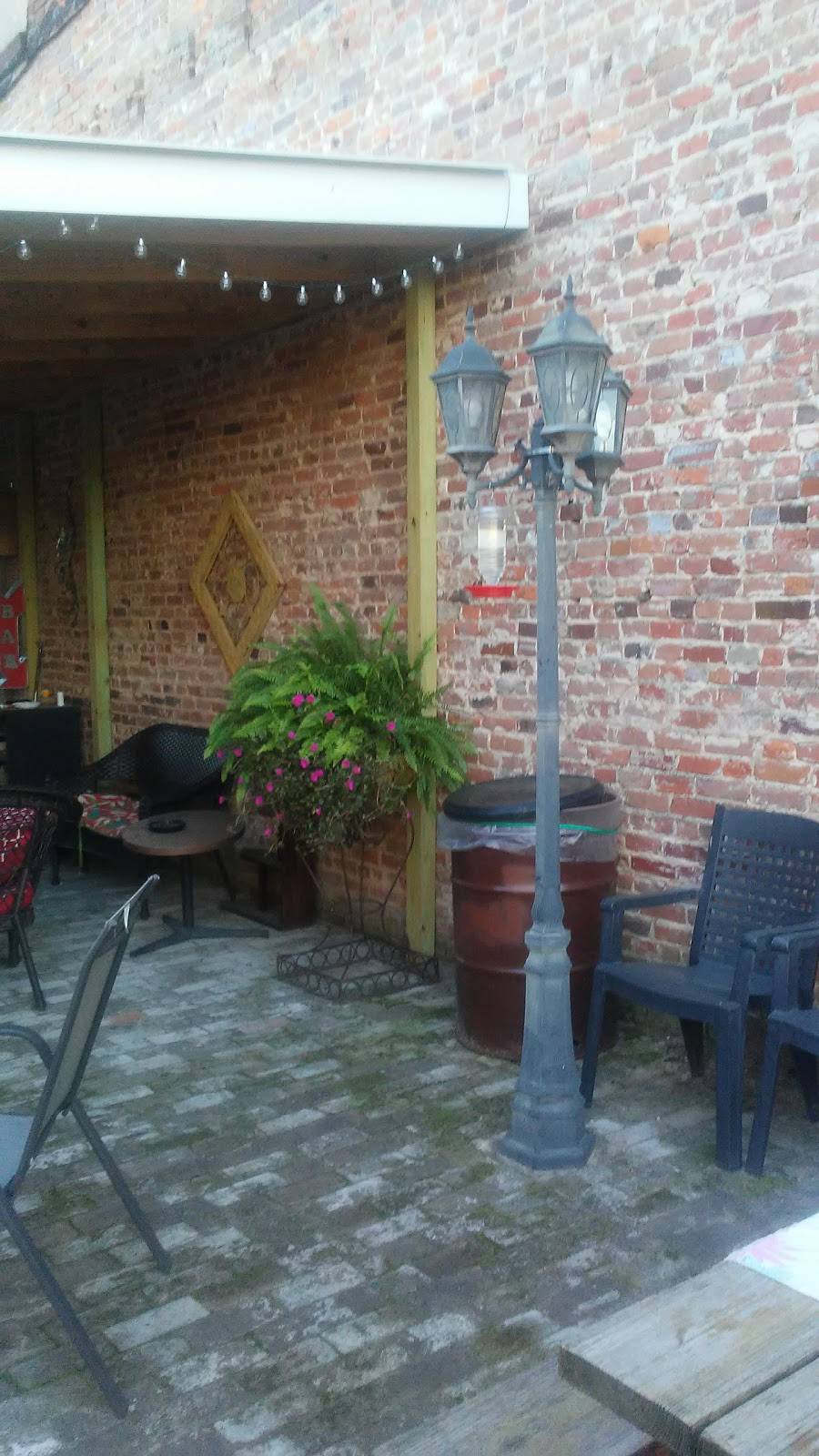 Frankie Place | restaurant | 306 Front St, Newport, AR 72112, USA | 8702174111 OR +1 870-217-4111