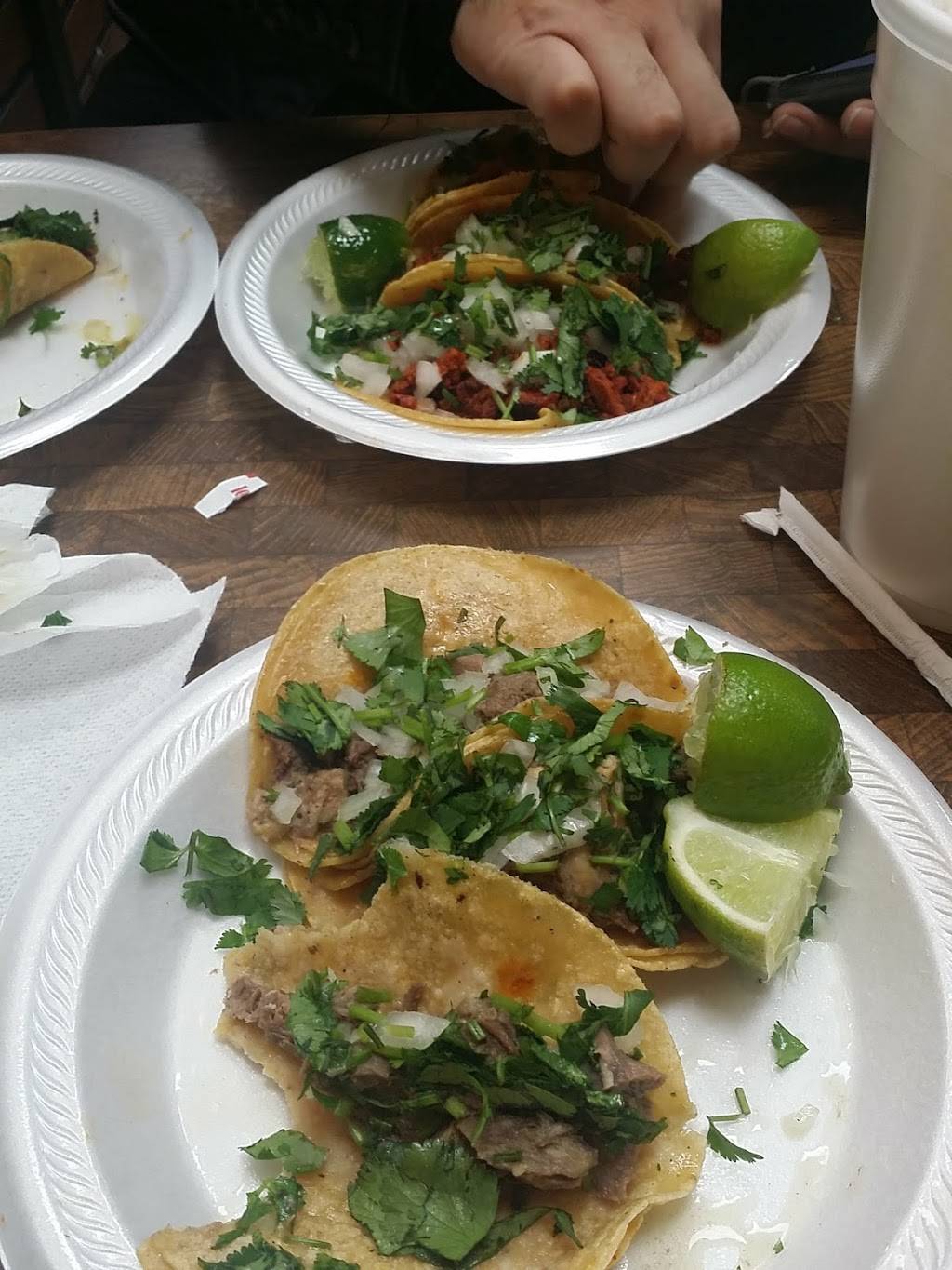 Cesar Tacos Y Gorditas | restaurant | 1106 W Davis St, Dallas, TX 75208, USA | 2149434683 OR +1 214-943-4683
