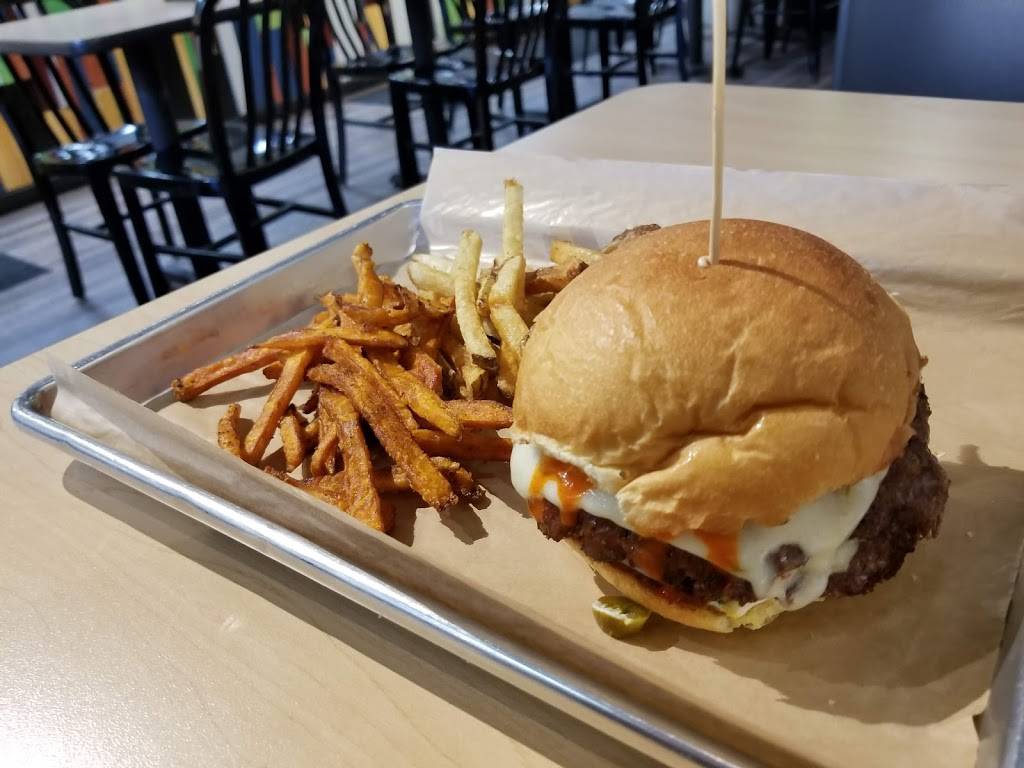 MOOYAH Burgers, Fries & Shakes | restaurant | 571 State St, Madison, WI 53703, USA | 6082859293 OR +1 608-285-9293