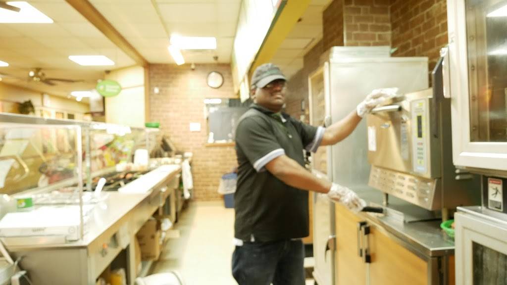 Subway Restaurants | restaurant | 201 Smith St, Perth Amboy, NJ 08861, USA | 7326977000 OR +1 732-697-7000