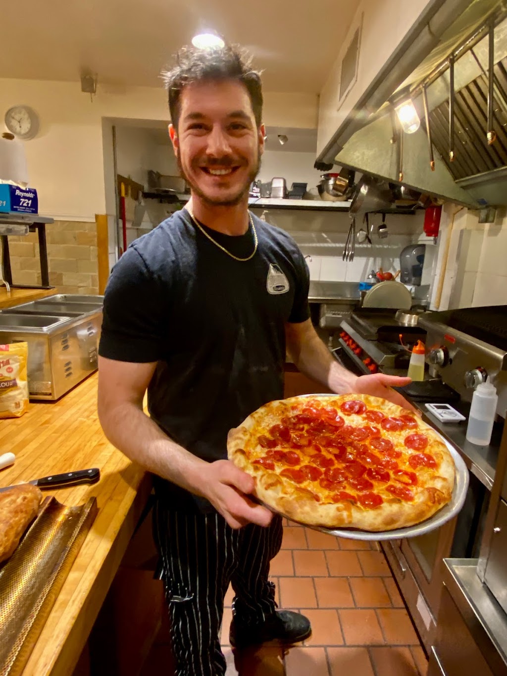 Tomassonis Bistro | restaurant | 570 VT-114, East Burke, VT 05832, USA | 8024273381 OR +1 802-427-3381