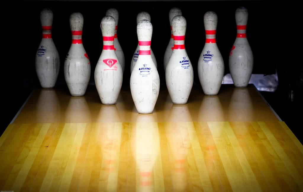 Town & Country Lanes | restaurant | 3500 River Rd N, Keizer, OR 97303, USA | 5033902221 OR +1 503-390-2221