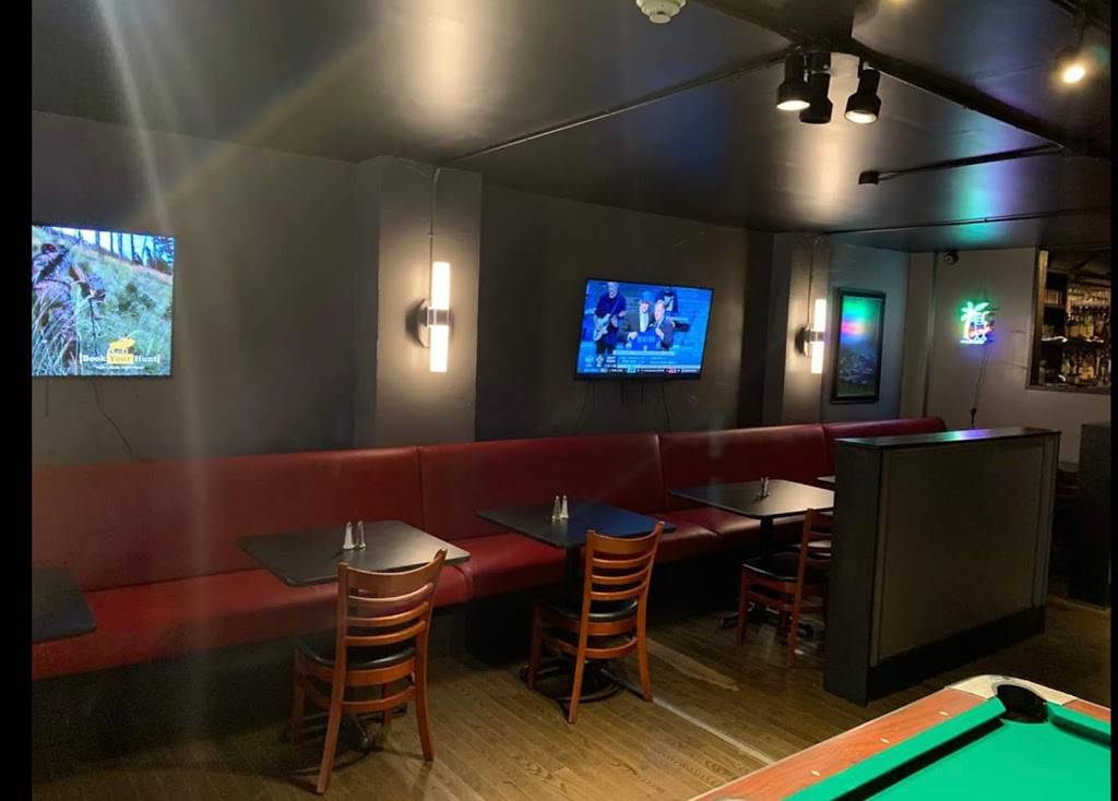 CHOPHOUSE BAR, BURGERS AND BILLIARDS | restaurant | 124 S Main St, Woodstock, VA 22664, USA | 5404599244 OR +1 540-459-9244