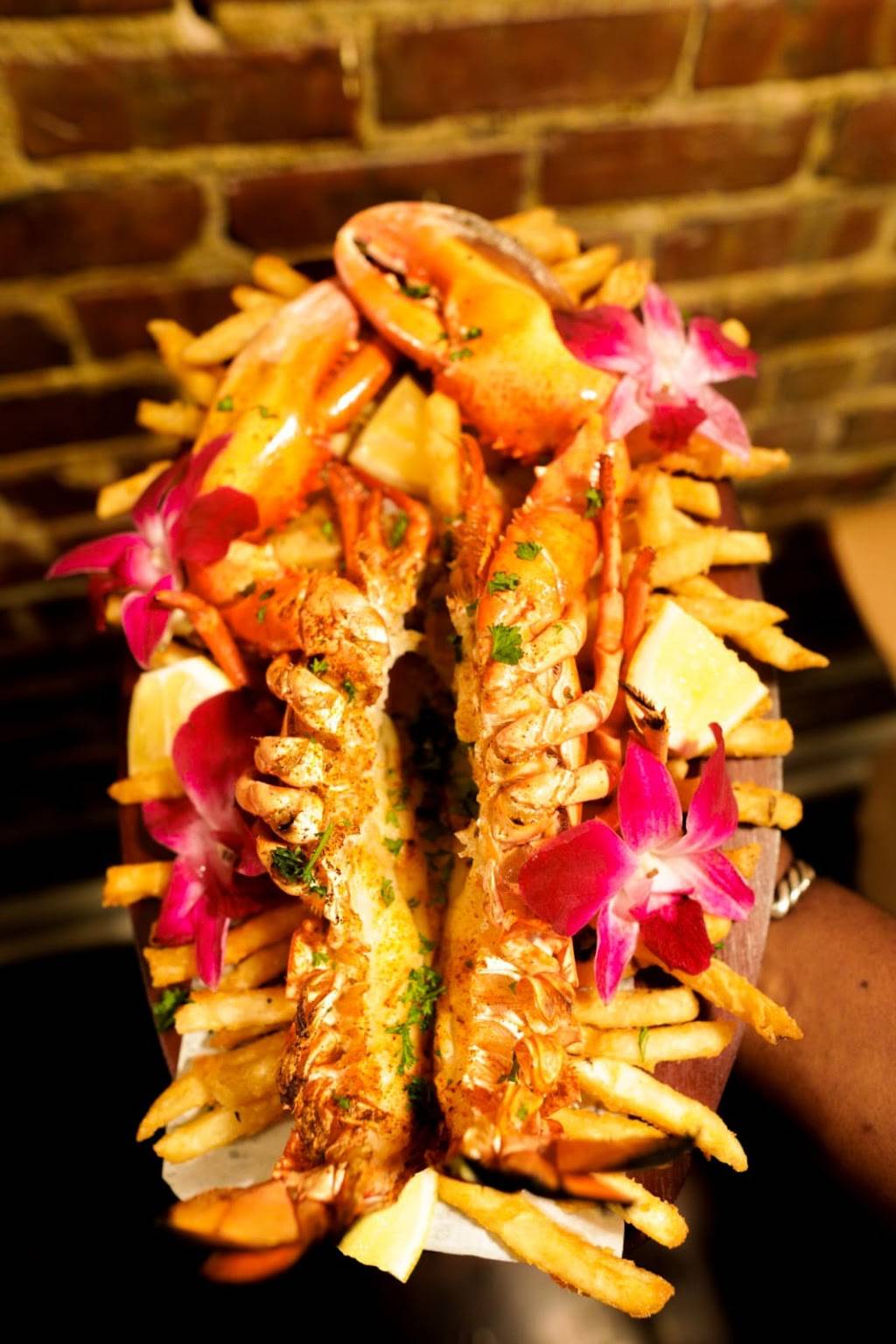 King of the Sea | restaurant | 1102 Bedford Ave, Brooklyn, NY 11216, USA | 7187838000 OR +1 718-783-8000