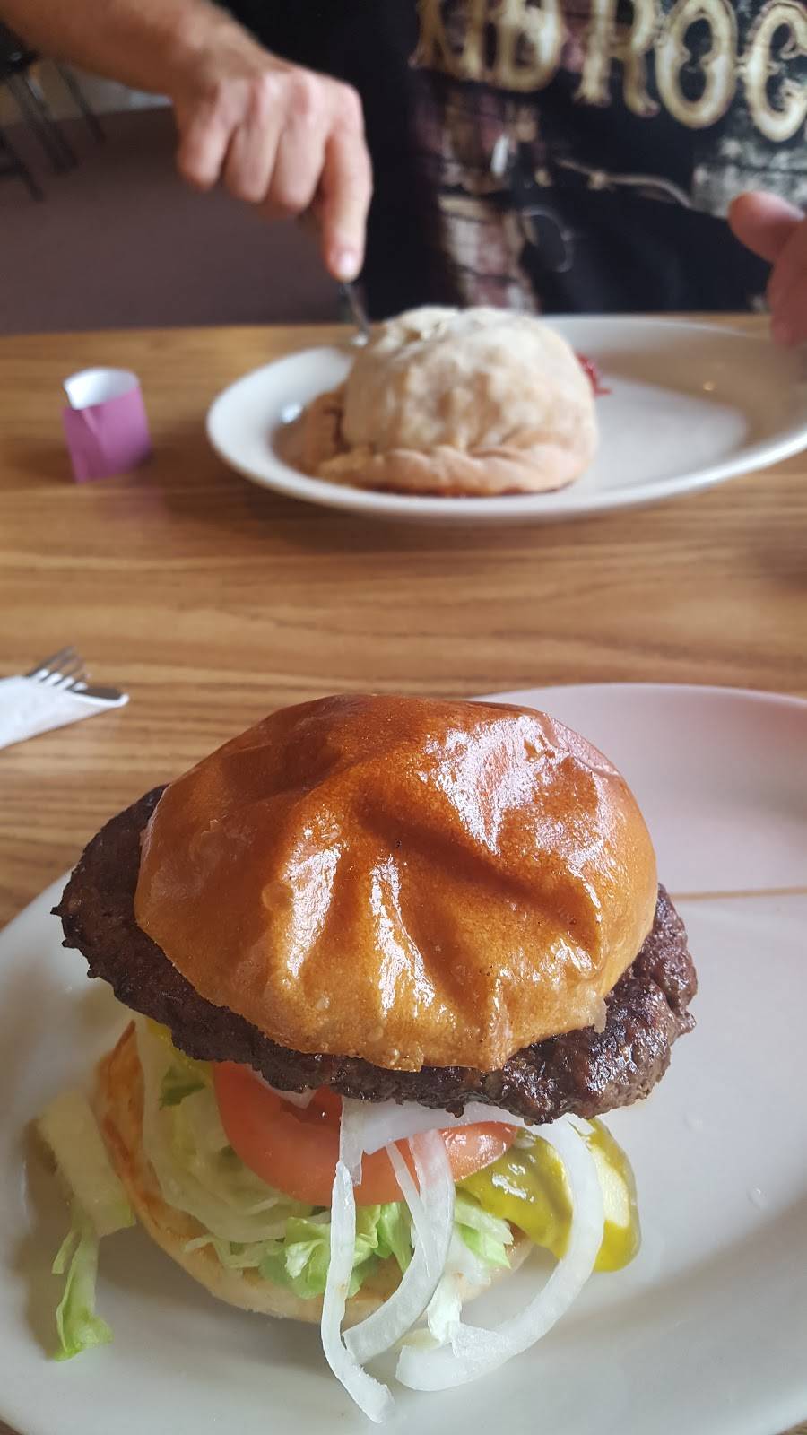 Epoufette Bayview Inn Inc | restaurant | W5961 US-2, Naubinway, MI 49762, USA | 9062920061 OR +1 906-292-0061