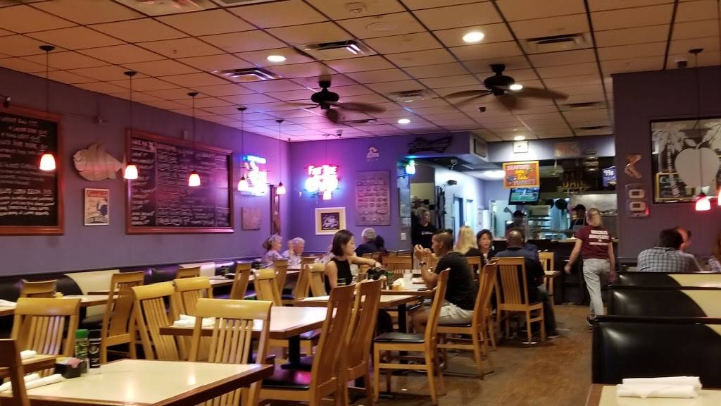 Lucky Pelican | restaurant | 6239 Lake Osprey Dr, Sarasota, FL 34240, USA | 9419070589 OR +1 941-907-0589