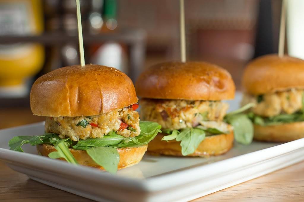 Miller Time Pub & Grill | restaurant | 509 W Wisconsin Ave, Milwaukee, WI 53203, USA | 4142712337 OR +1 414-271-2337