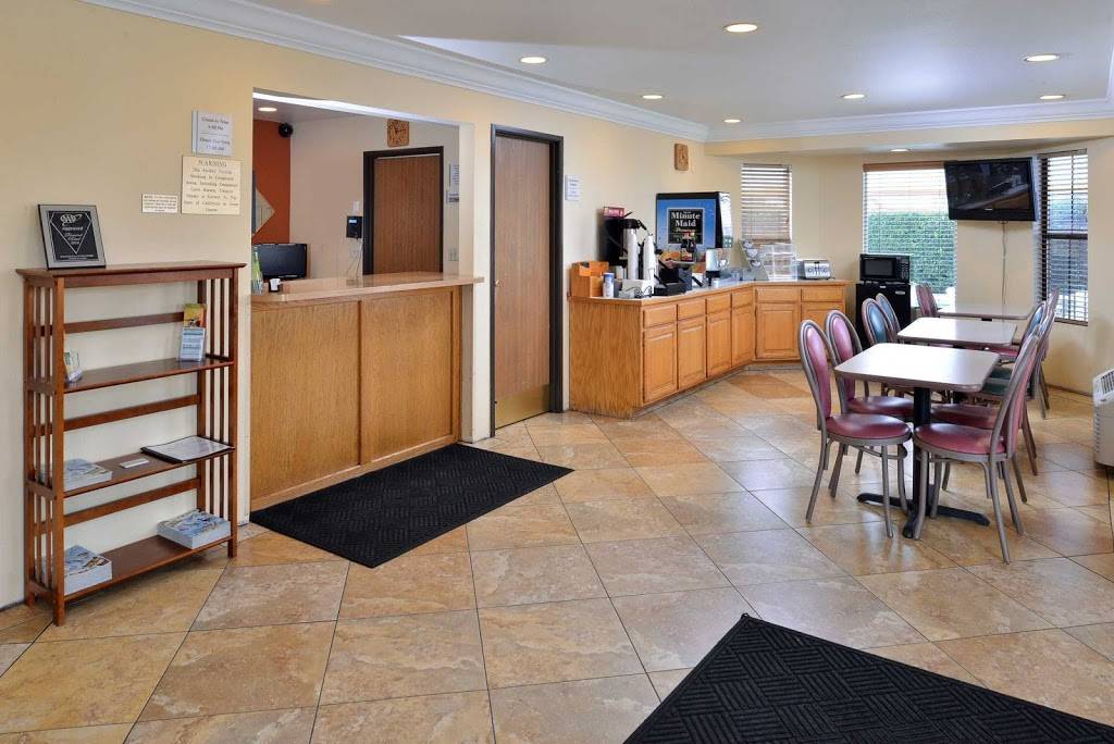 Econo Lodge Inn & Suites | restaurant | 3475 Hwy 99 W, Corning, CA 96021, USA | 5308242000 OR +1 530-824-2000