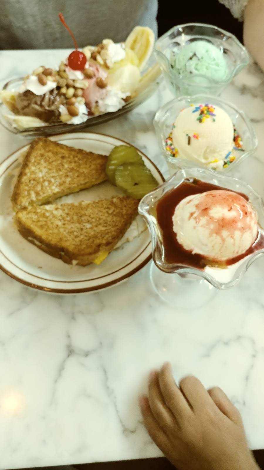 Wilton Candy Kitchen | restaurant | 310 Cedar St, Wilton, IA 52778, USA | 5637322278 OR +1 563-732-2278