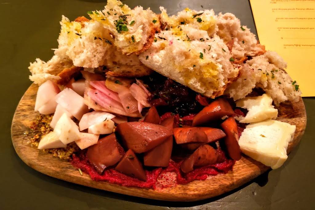 Ollie Food + Spirits | restaurant | 42 E Cross St, Ypsilanti, MI 48198, USA | 7344828050 OR +1 734-482-8050