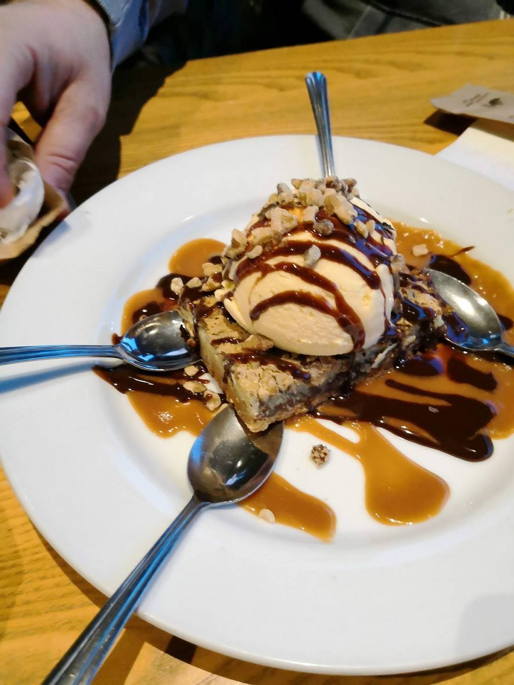 Chilis Grill & Bar | meal takeaway | 855 West Main Street, Middletown, RI 02842, USA | 4018489380 OR +1 401-848-9380