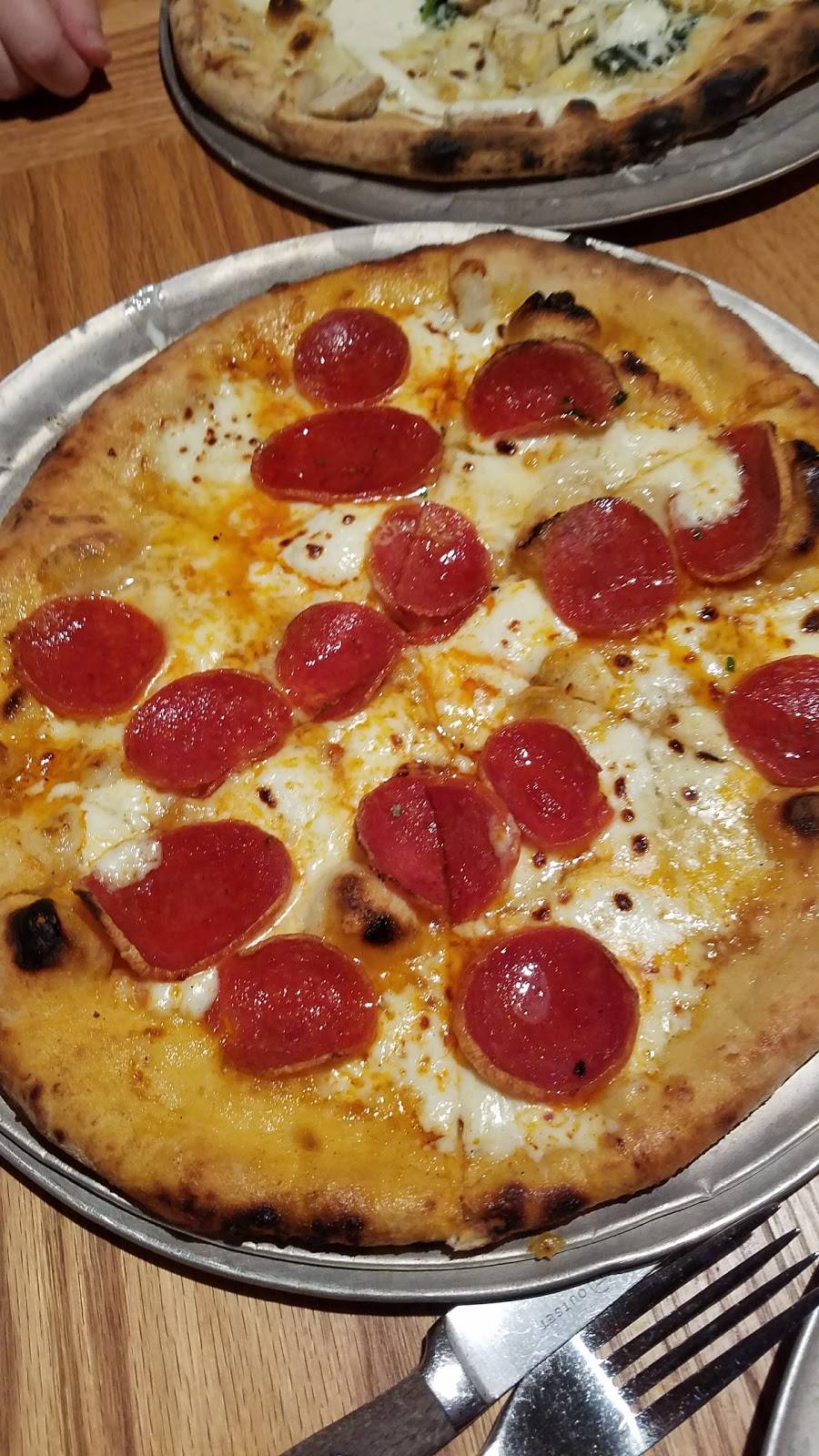 Oven & Tap | restaurant | 215 S Main St #3, Bentonville, AR 72712, USA | 4792685884 OR +1 479-268-5884