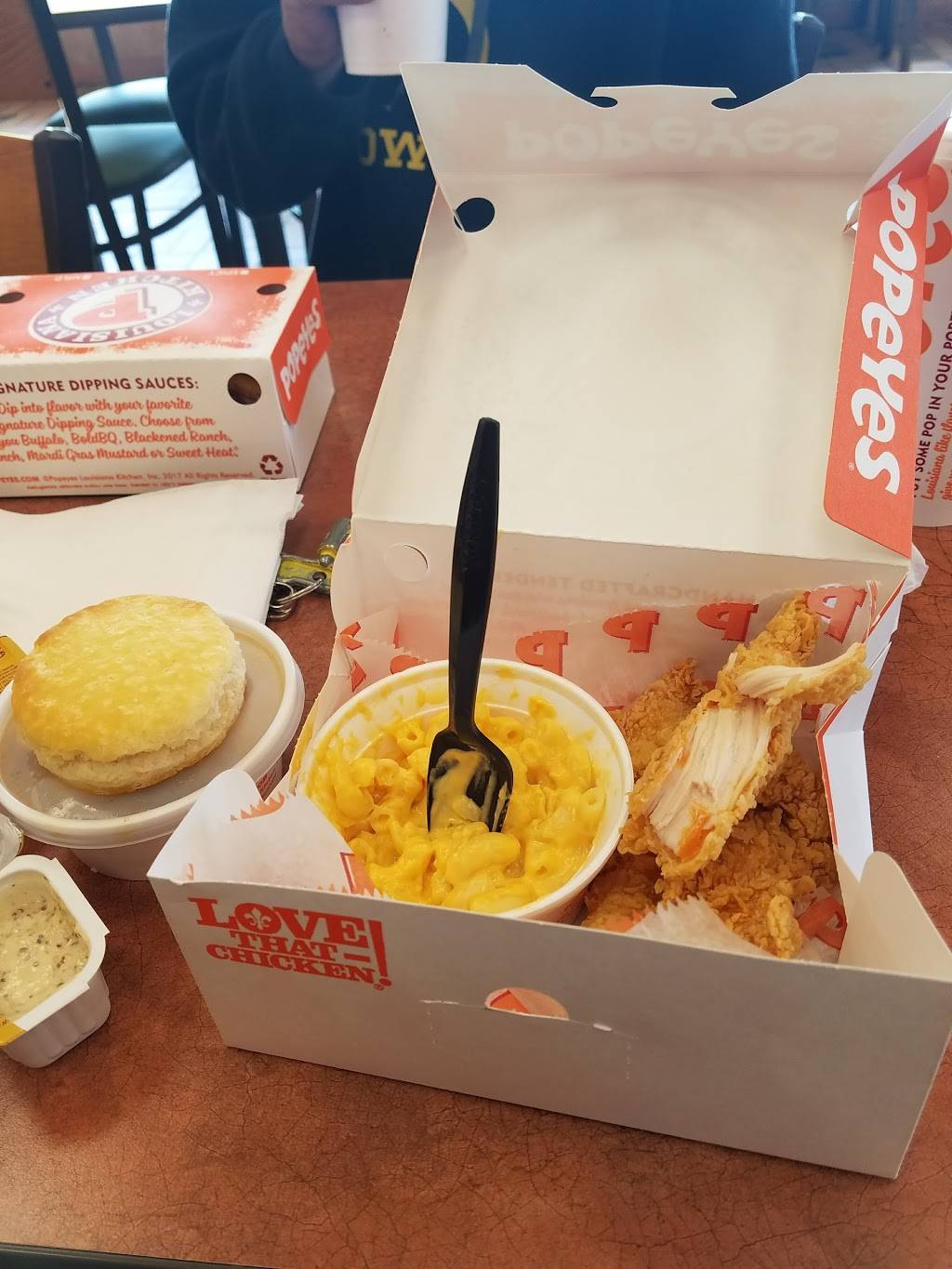 Popeyes Louisiana Kitchen | restaurant | 7131 Reading Rd, Cincinnati, OH 45237, USA | 5137311997 OR +1 513-731-1997