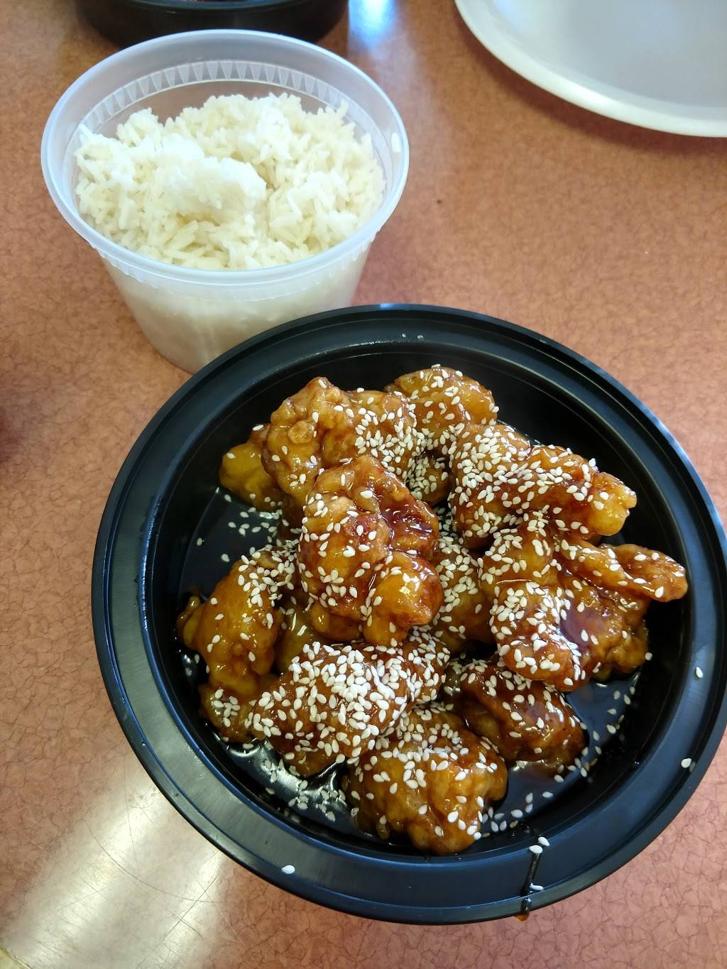 Lucky China | restaurant | 119 N 21st St, Purcellville, VA 20132, USA | 5407510633 OR +1 540-751-0633