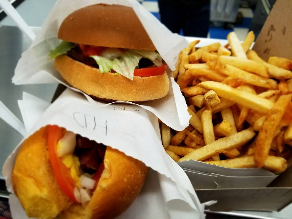 Toms Dairy Freeze | restaurant | 630 The Queensway, Etobicoke, ON M8Y 1K5, Canada | 4162591846 OR +1 416-259-1846