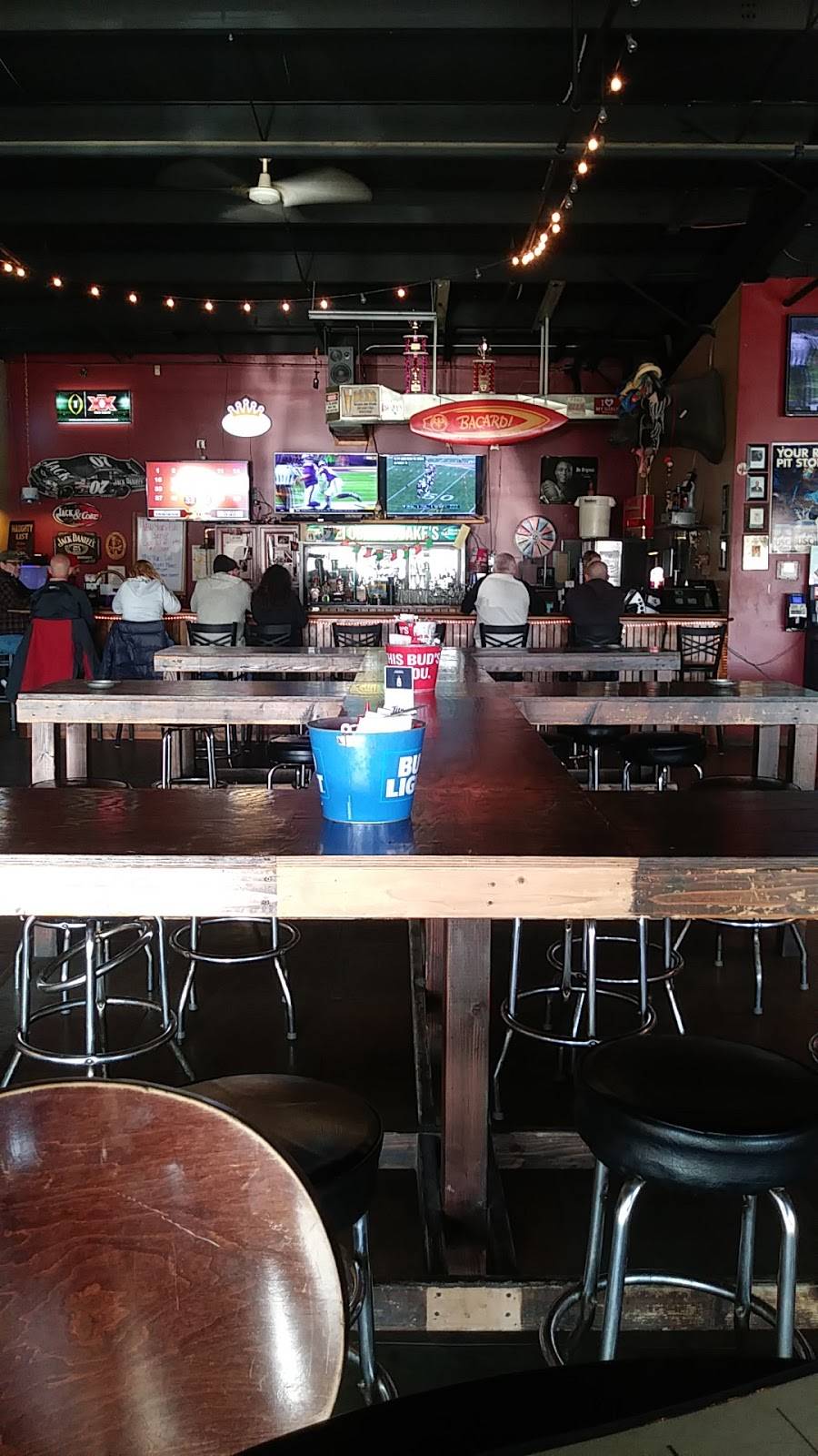 Jakes | restaurant | 5695 Clark Ln # J, Columbia, MO 65202, USA | 5734740999 OR +1 573-474-0999