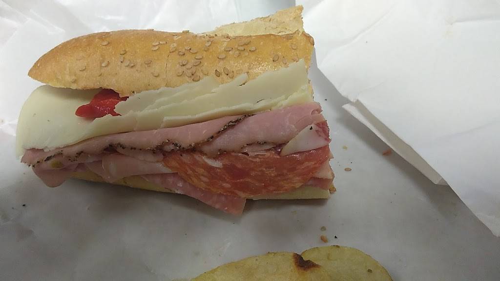 Montalbanos | restaurant | 1140 Bay St, Staten Island, NY 10305, USA | 7184488077 OR +1 718-448-8077