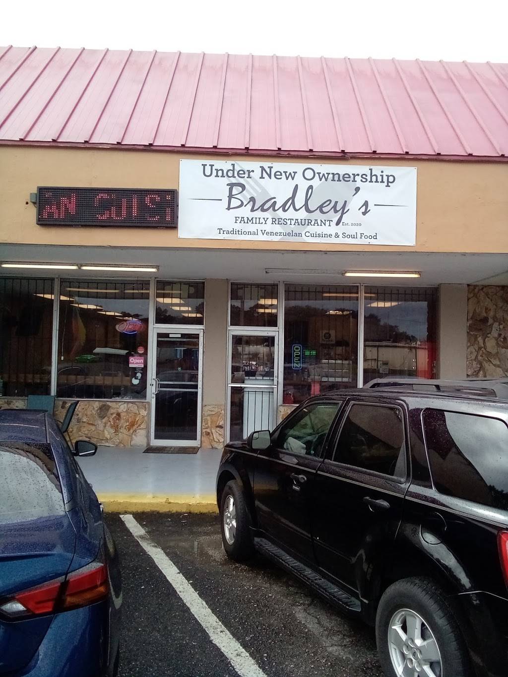 Bradleys Family Restaurant | restaurant | 7613 Causeway Blvd, Tampa, FL 33619, USA | 8134503019 OR +1 813-450-3019