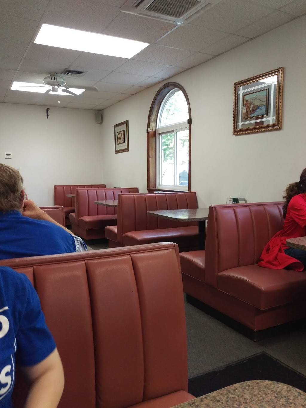 Schianos Italian Restaurant | restaurant | 112 W Market St, Berrysburg, PA 17005, USA | 7173621389 OR +1 717-362-1389