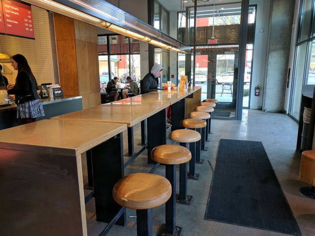 Chipotle Mexican Grill | restaurant | 1317 Q St Suite 100, Lincoln, NE 68508, USA | 4024741133 OR +1 402-474-1133