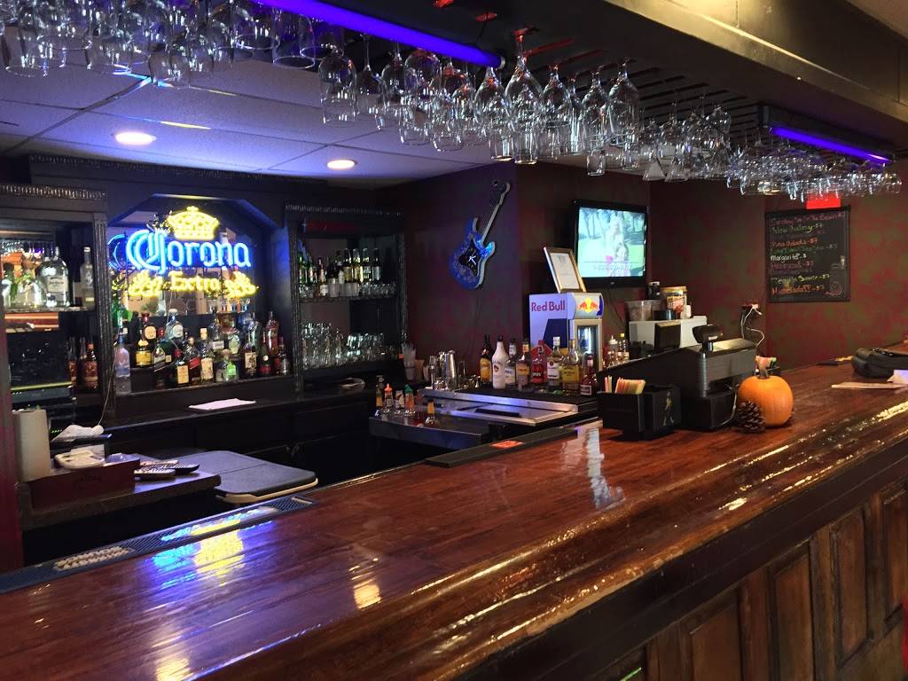 Famous Rivera Grill | restaurant | 7313 Lancaster Pike, Hockessin, DE 19707, USA | 3026357361 OR +1 302-635-7361