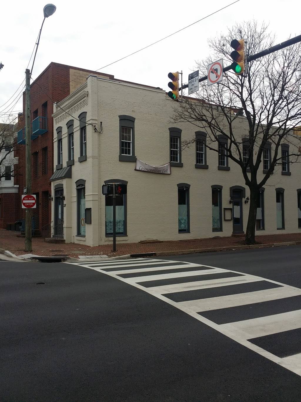 Old House Cosmopolitan | restaurant | 1024 Cameron St, Alexandria, VA 22314, USA | 7037179361 OR +1 703-717-9361