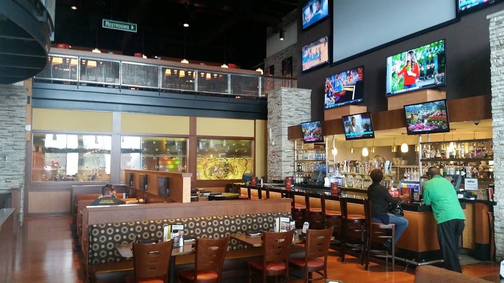 Uptown Alley | restaurant | 6101 Brad McNeer Pkwy, Midlothian, VA 23112, USA | 8047441077 OR +1 804-744-1077