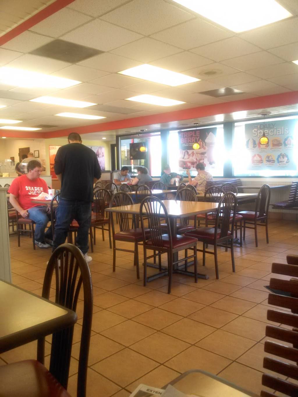 Wienerschnitzel | restaurant | 7373 N Blackstone Ave, Fresno, CA 93650, USA | 5594328429 OR +1 559-432-8429