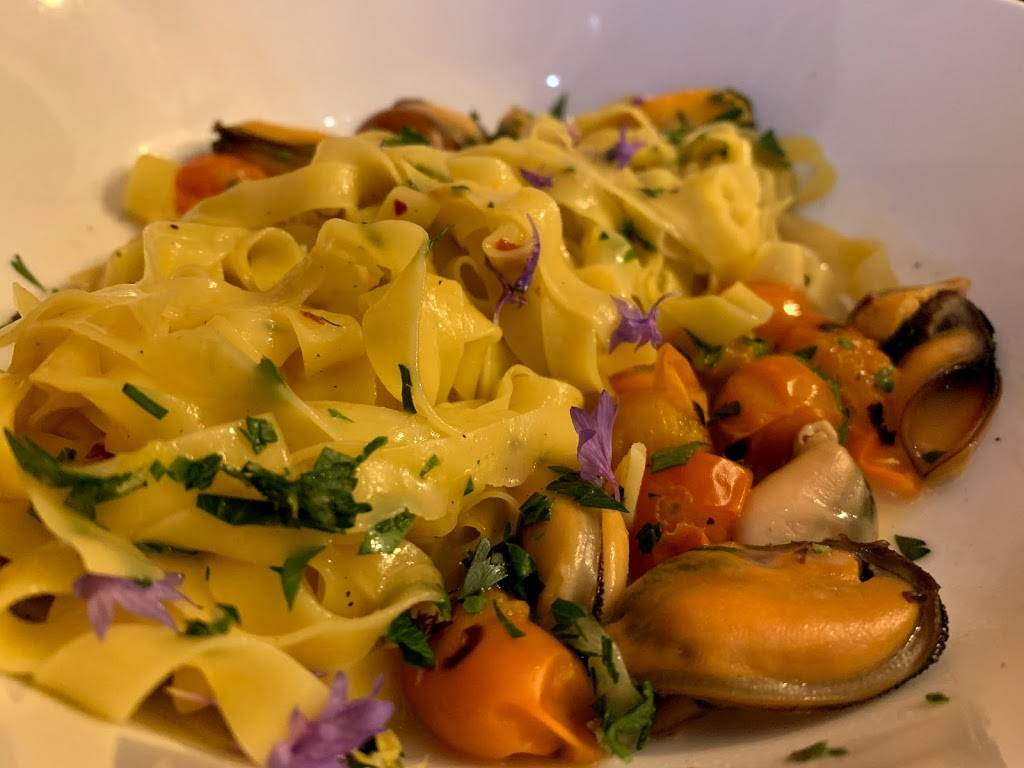 Cascade Fare | restaurant | 4237 S Corbett Ave, Portland, OR 97239, USA | 5033079172 OR +1 503-307-9172