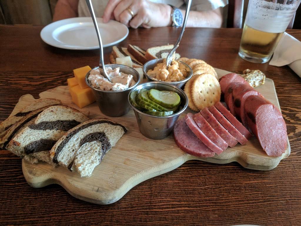 Bass Bay Brewhouse | restaurant | S79W15851 Aud Mar Dr, Muskego, WI 53150, USA | 4143779449 OR +1 414-377-9449