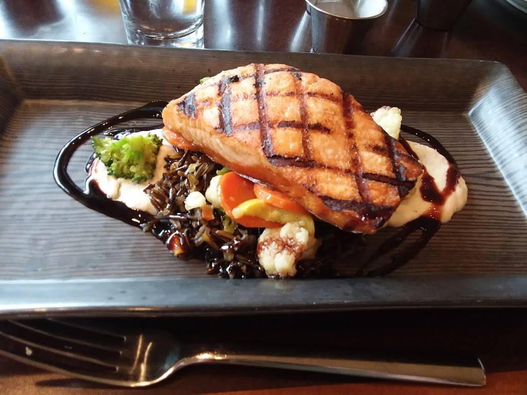 Three Rivers Lodge | restaurant | 111 Front St S, La Crosse, WI 54601, USA | 6087935018 OR +1 608-793-5018