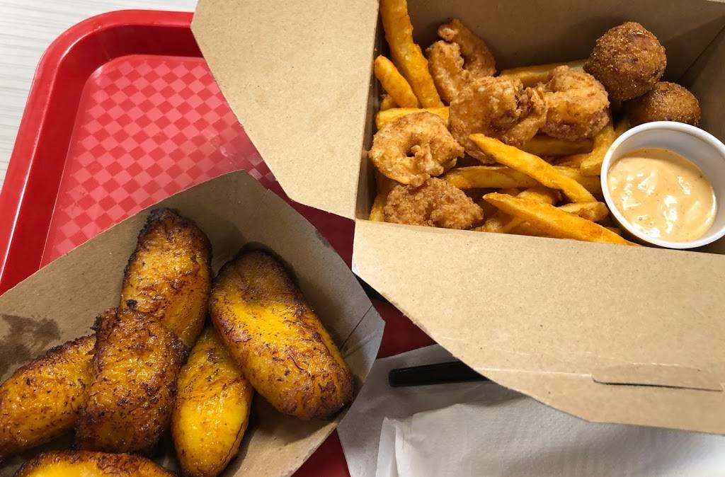 Tantrums Lakeside Grill | restaurant | 330 Denton Ave, Auburndale, FL 33823, USA | 8638753974 OR +1 863-875-3974