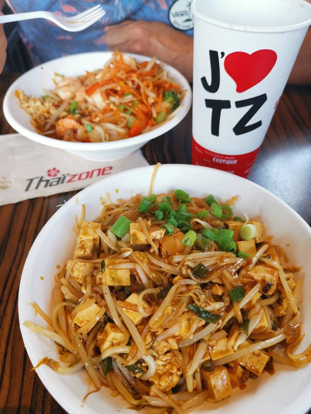 Thaïzone | restaurant | 3398 Boulevard Sainte-Anne, Québec, QC G1E 3L7, Canada | 4188219663 OR +1 418-821-9663