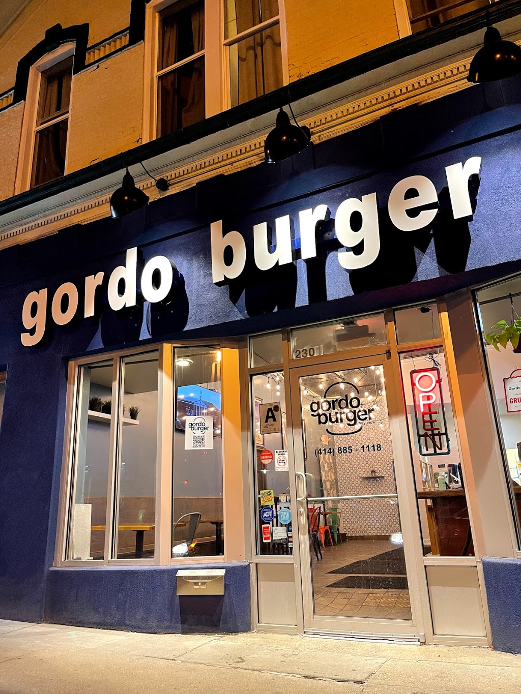 Gordo Burger | restaurant | 2301 S Howell Ave, Milwaukee, WI 53207, USA | 4148851118 OR +1 414-885-1118