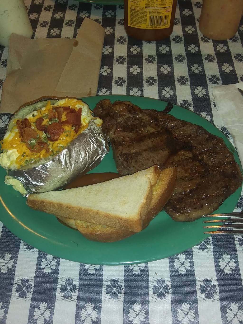 Shooters Cafe | restaurant | 1000-1098 TX-254 Loop, Ranger, TX 76470, USA | 2546471355 OR +1 254-647-1355