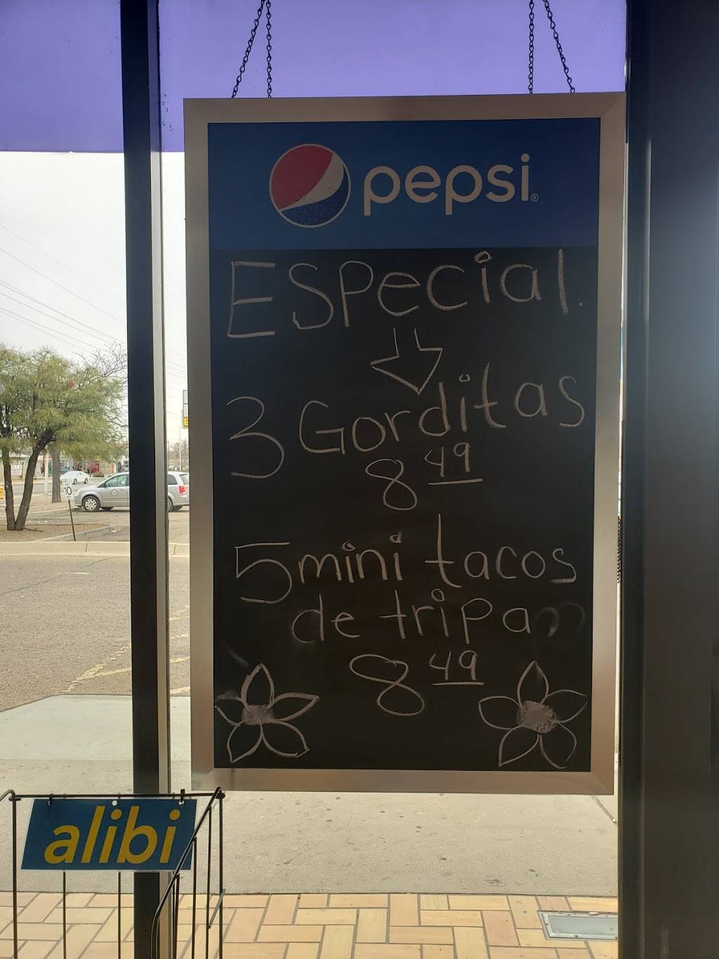 Federicos Mexican Food | restaurant | 5555 Zuni Rd SE, Albuquerque, NM 87108, USA | 5052551094 OR +1 505-255-1094