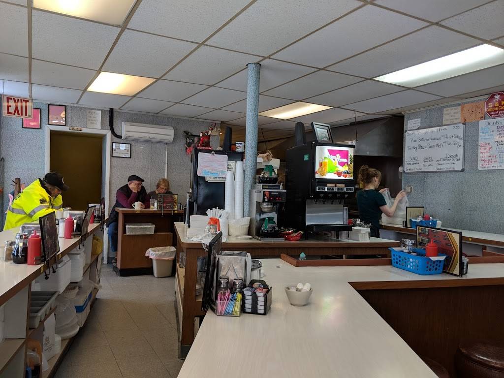 Campus Corner | restaurant | 92 Bridge St, Plattsburgh, NY 12901, USA | 5183243355 OR +1 518-324-3355
