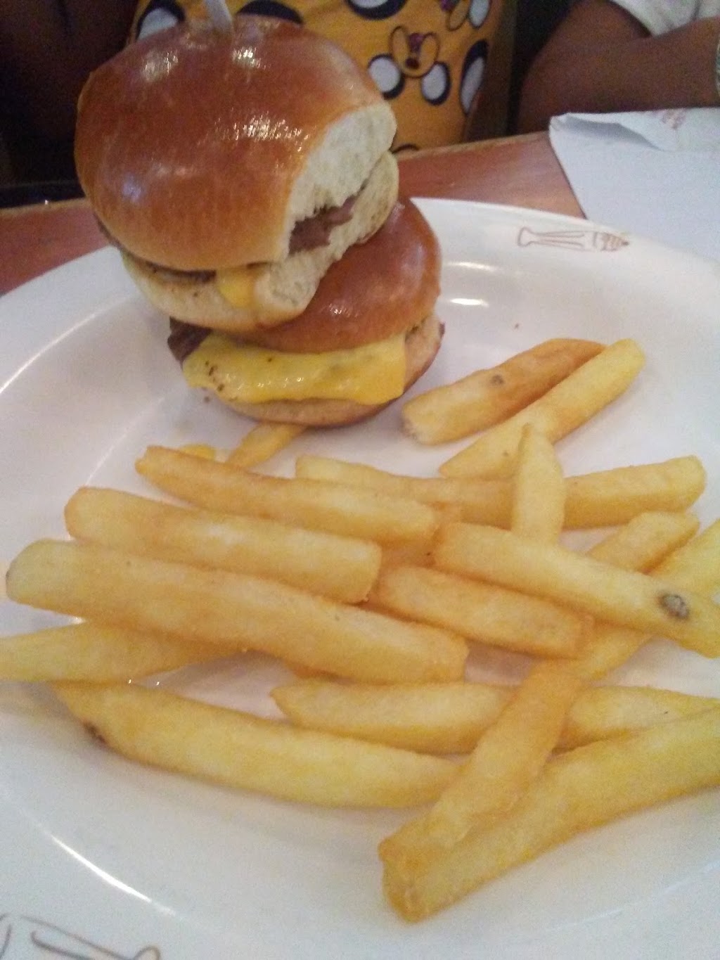 Friendlys | meal takeaway | 2250 Rte 70 W, Cherry Hill, NJ 08002, USA | 8563179445 OR +1 856-317-9445