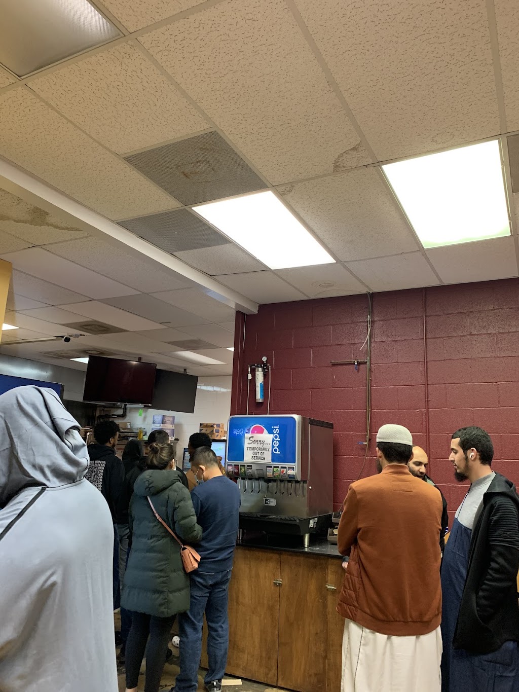 DCG - District Chicken and Gyro | restaurant | 1927 Old Gallows Rd, Vienna, VA 22182, USA | 2026292090 OR +1 202-629-2090