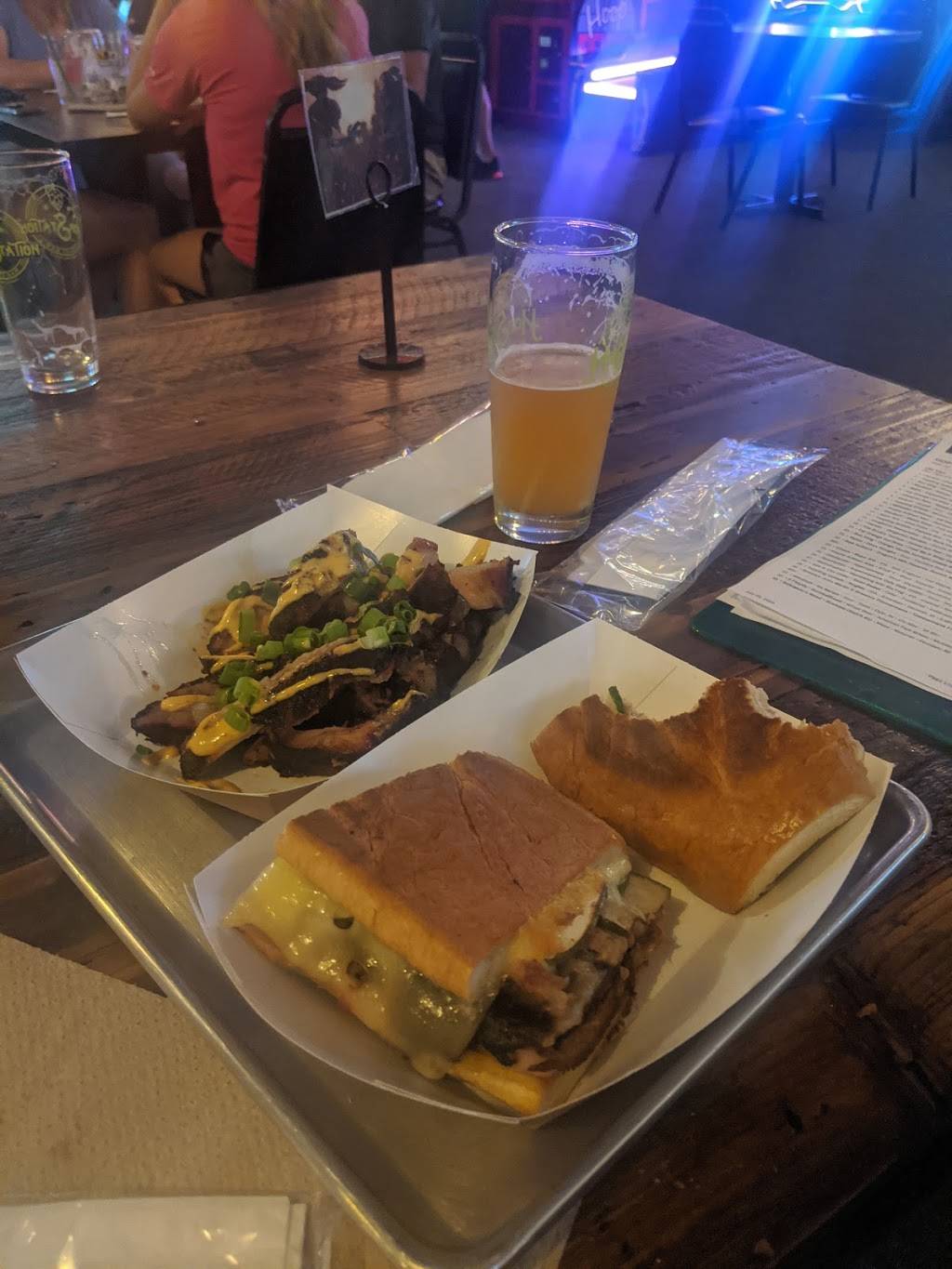 Hop Station | restaurant | 318 Union St, Mishawaka, IN 46544, USA | 5748554337 OR +1 574-855-4337