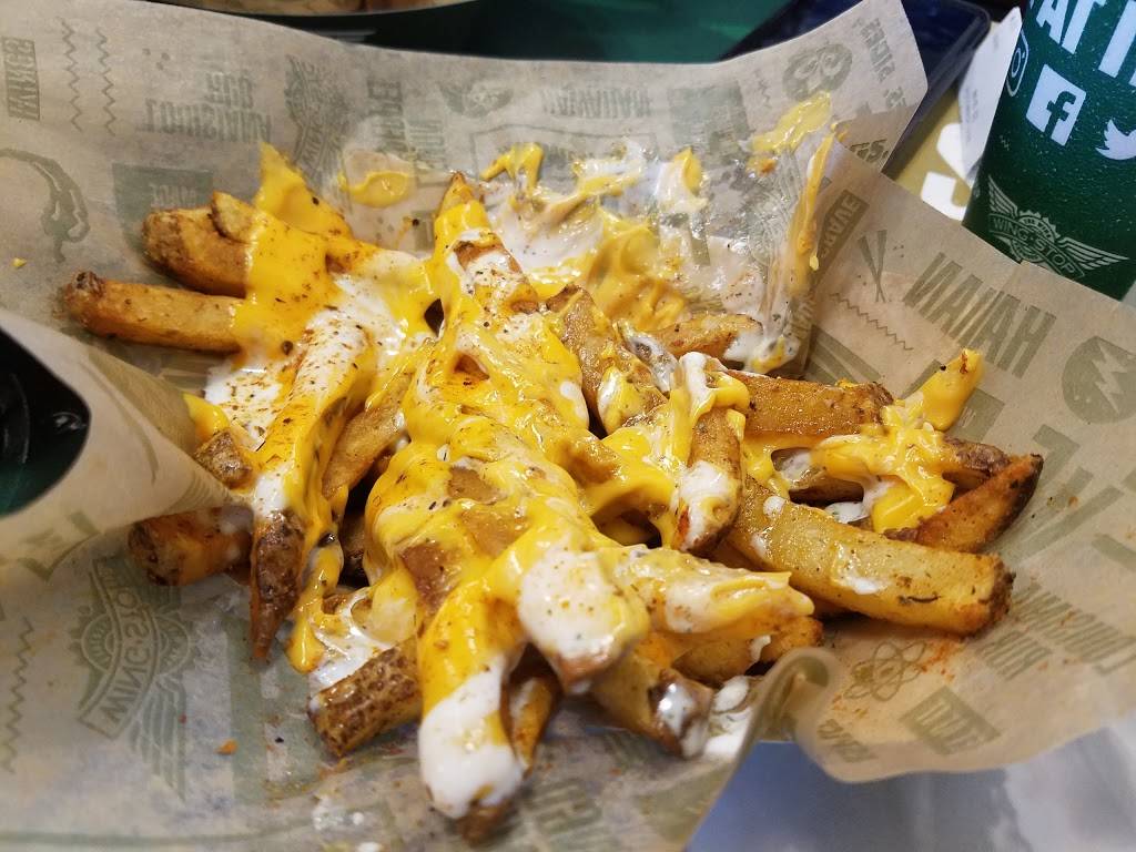 Wingstop | restaurant | 10435 Indianapolis Blvd b, Highland, IN 46322, USA | 2199249464 OR +1 219-924-9464