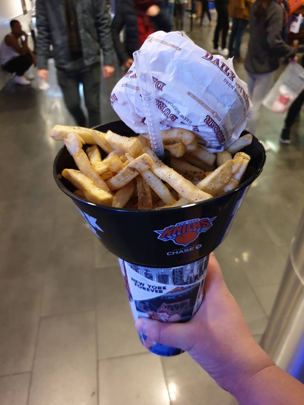 Daily Burger | restaurant | 4 Pennsylvania Plaza, New York, NY 10001, USA | 2122199500 OR +1 212-219-9500