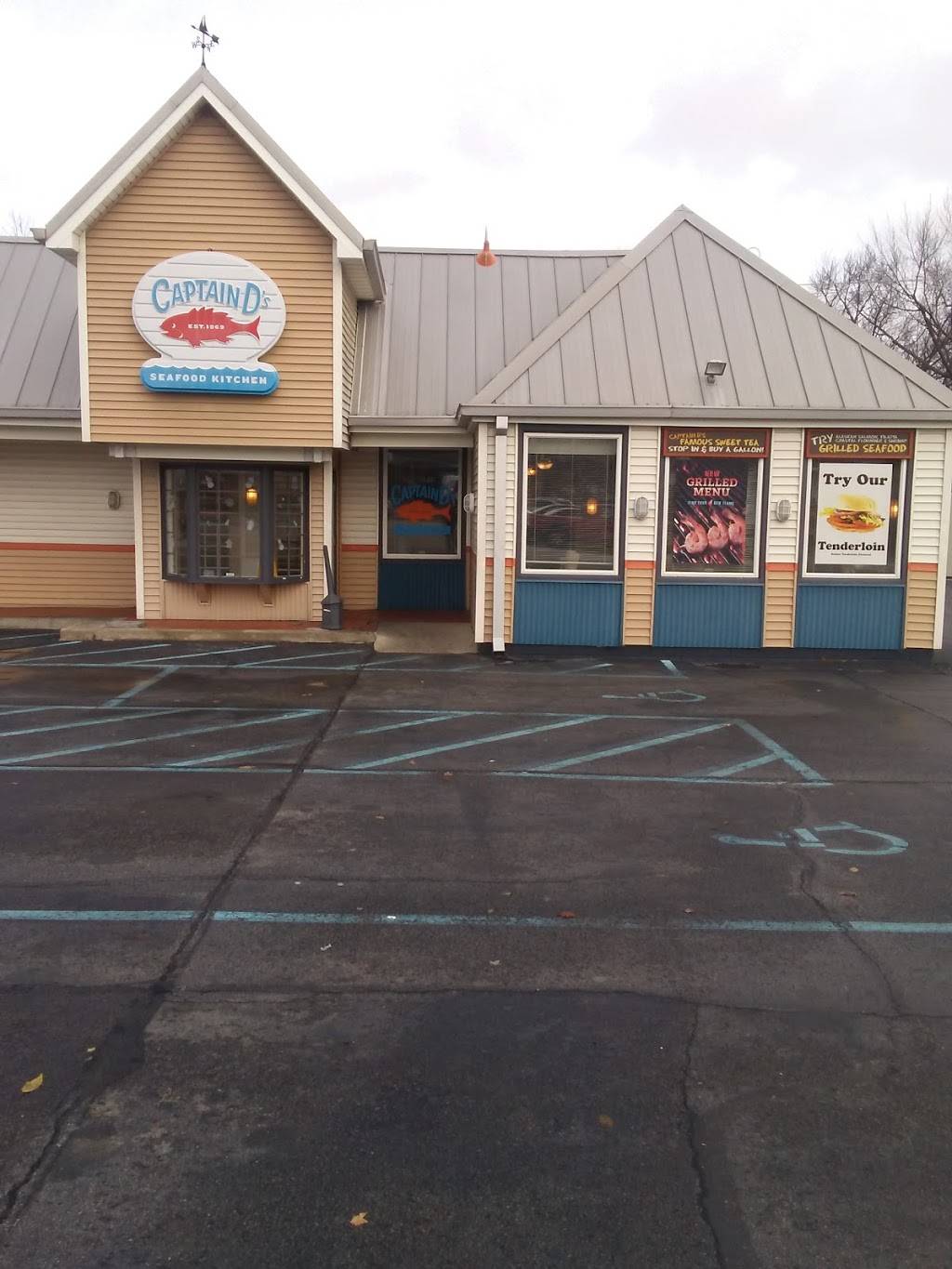 Captain Ds | restaurant | 1010 W McGalliard Rd, Muncie, IN 47303, USA | 7652891991 OR +1 765-289-1991