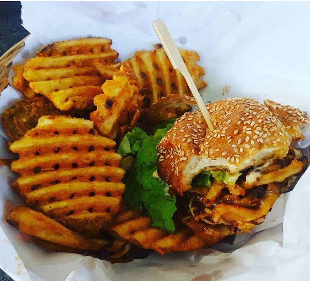 Lowlife Bar | restaurant | 106 E Hudson Ave, Folly Beach, SC 29439, USA | 8436330460 OR +1 843-633-0460