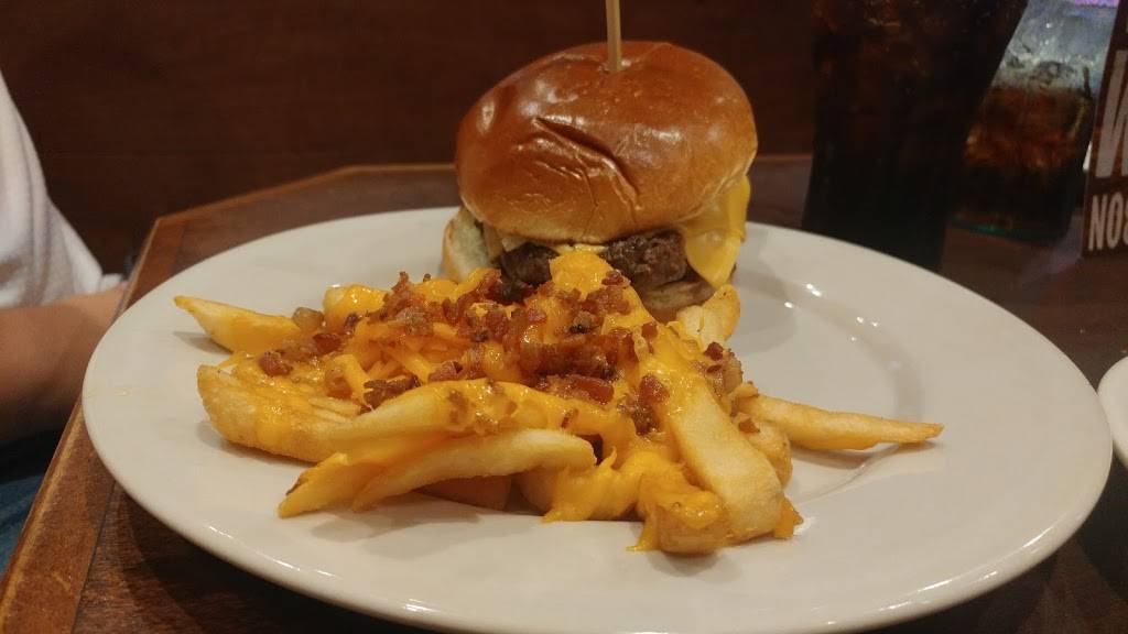 Logans Roadhouse | restaurant | 5912 Quebec St, Fort Worth, TX 76135, USA | 8172370405 OR +1 817-237-0405