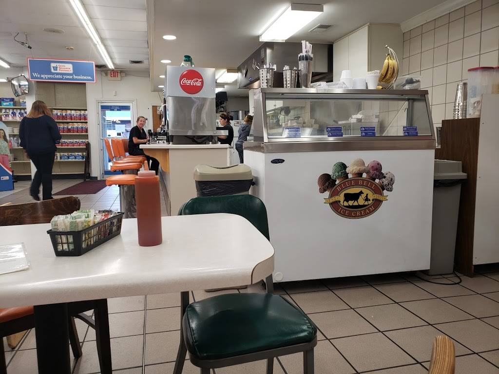 Davis Drug Snack Bar | meal takeaway | 112 S Main St, Columbiana, AL 35051, USA | 2056699449 OR +1 205-669-9449