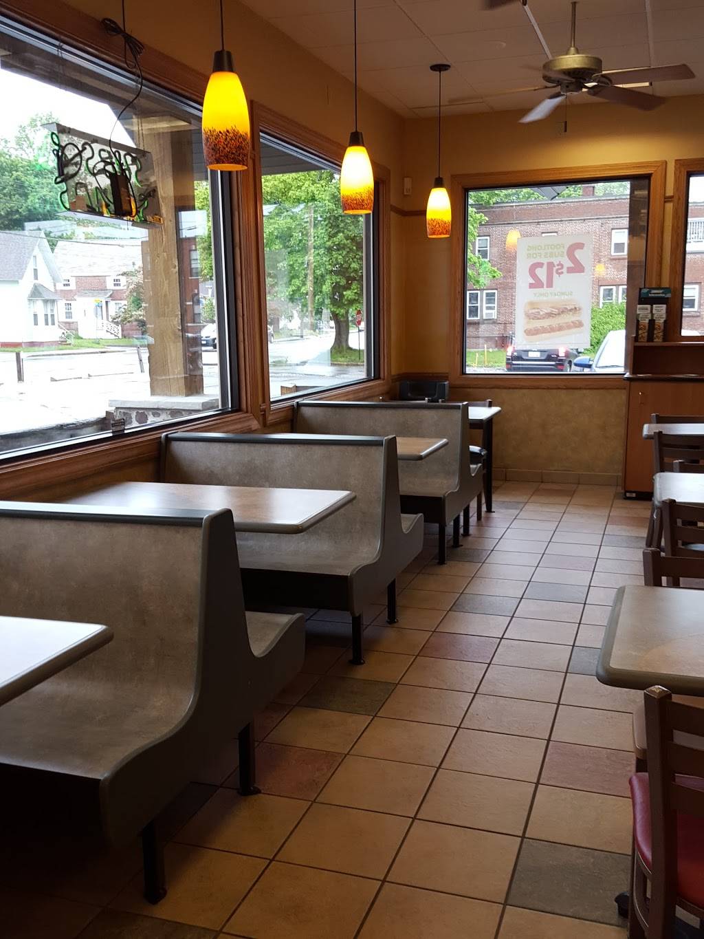 Subway Restaurants | restaurant | 615 Main St, Westbrook, ME 04092, USA | 2078543287 OR +1 207-854-3287
