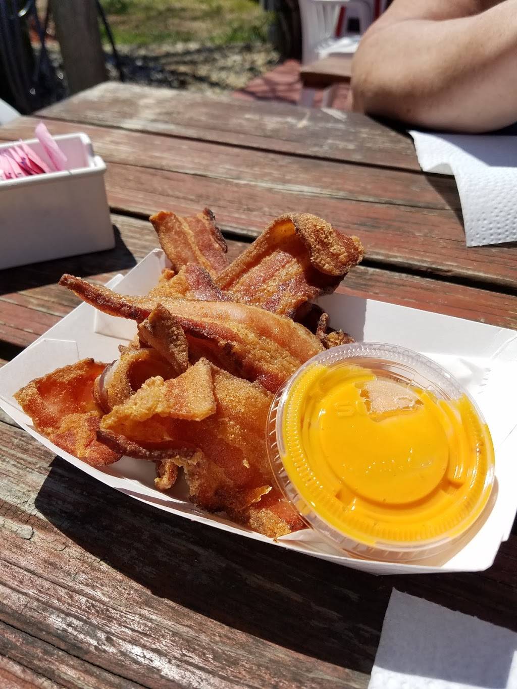 Low Key Tiki | restaurant | 3135 Stringfellow Rd, St James City, FL 33956, USA | 2392828454 OR +1 239-282-8454